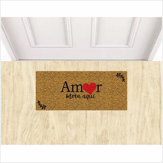 Imagem de Tapete Emborrachado Amor Mora Aqui 70X30 cm Varias Cores.