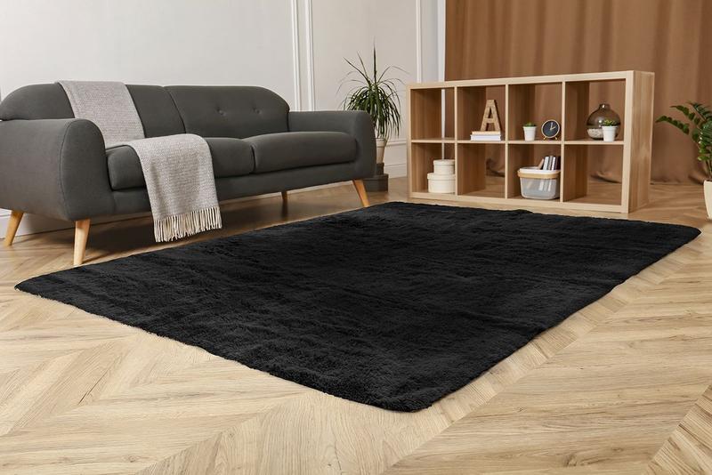 Tapete Peludo para Quarto, Sala, Escritório - Preto 2,00 x 1,40m Menor preço em Tapete Peludo para Quarto, Sala, Escritório - Preto 2,00 x 1,40m