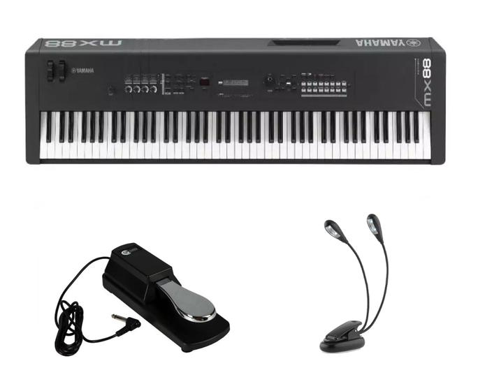 Imagem de Teclado Sintetizador Yamaha MX88 com Luminária e Pedal Kit