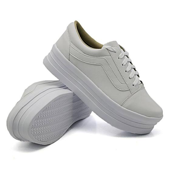Imagem de Tênis Casual Dk Shoes com Cadarço Detalhe Lateral em Listra e Sola Robusta
