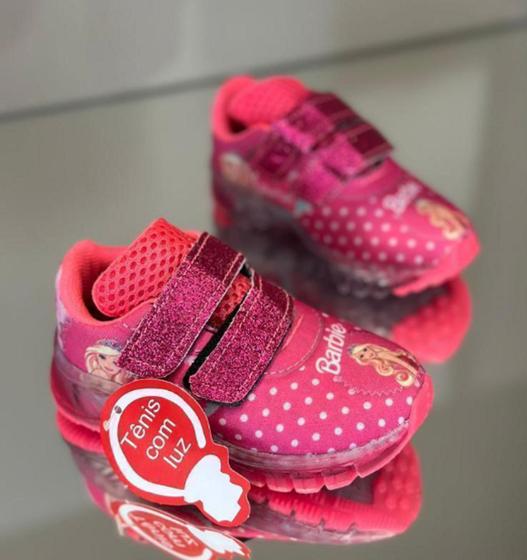 Imagem de Tenis de tiras autocolantes com Luzinha Menina Barbie Rosa