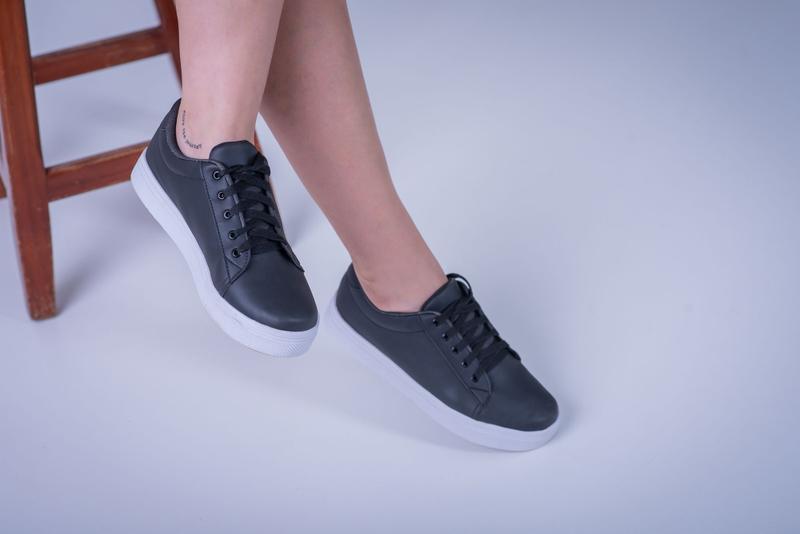 Imagem de Tênis Feminino Casual Preto Super confortável com amarração super Flexível básico moderno leve