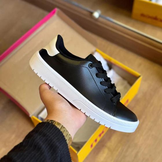 Imagem de Tênis Moleca Casual Preto Liso Básico 5791.100 Feminino