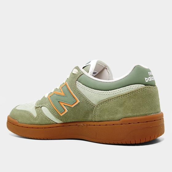 Vista traseira do tênis New Balance 480 Low mostrando o calcanhar e a sola de borracha