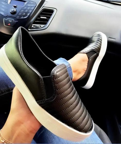 Tênis slip on feminino listras casual sapatilha calce fácil confort - Via Verezze Imagem de Tênis slip on feminino listras casual sapatilha calce fácil confort