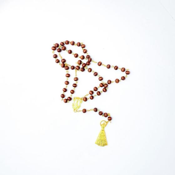 Imagem de Terços detalhes madeira medalhas de Nossa Senhora Aparecida dourado proteção