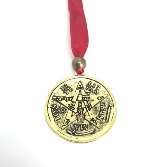 Imagem de Tetragramaton Pentagrama Em Metal Dourado 4 Cm Fita Vermelha