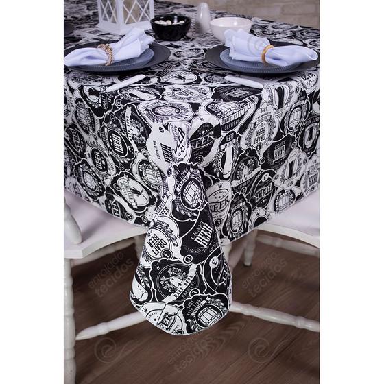 Imagem de Toalha de Mesa Retangular em Tecido Jacquard Estampado Boteco Preto e Branco