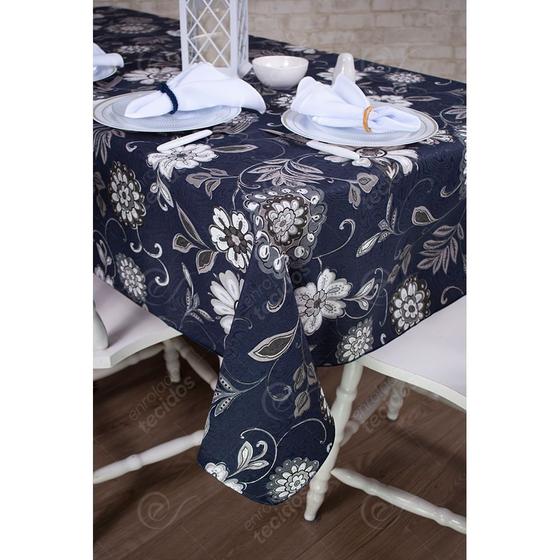 Toalha de Mesa Retangular em Tecido Jacquard Estampado Floral Branco Fundo Azul Marinho Menor preço em Toalha de Mesa Retangular em Tecido Jacquard Estampado Floral Branco Fundo Azul Marinho
