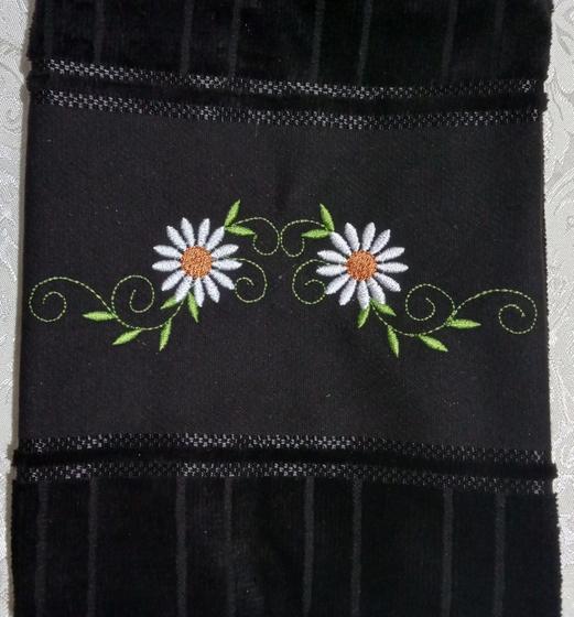 Imagem de Toalha Lavabo Bordada Margaridas