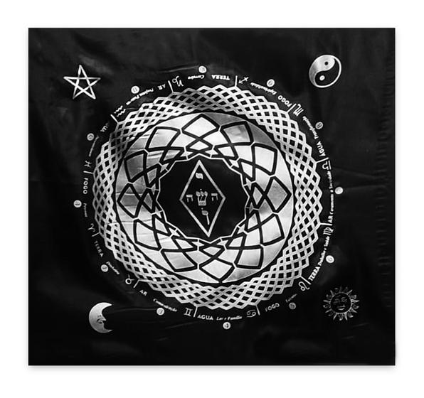 Imagem de Toalha para Tarô Elemental Cetim Preto e Prata 4 Elementos