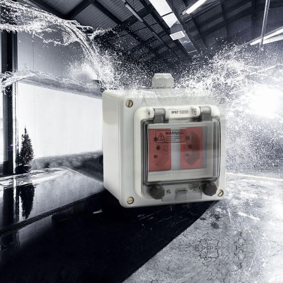 Imagem de Tomada Dupla Tomadas 220V à Prova D'Água com Visor Basculante 2P+T 20A IP67 STRAHL