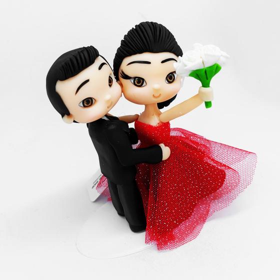 Imagem de Topo de Bolo de Casamento Asiático: Uma Celebração de Tradição e Amor