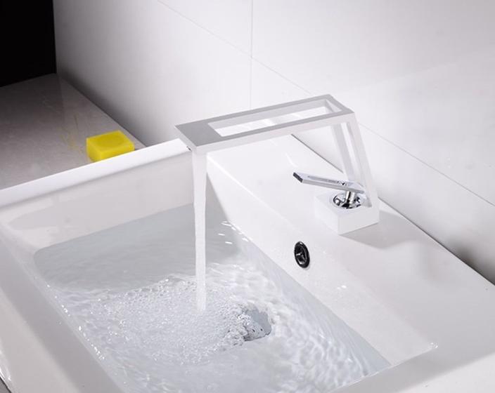 Imagem de Torneira Banheiro Bica Alta Design Moderno Preto Elegante