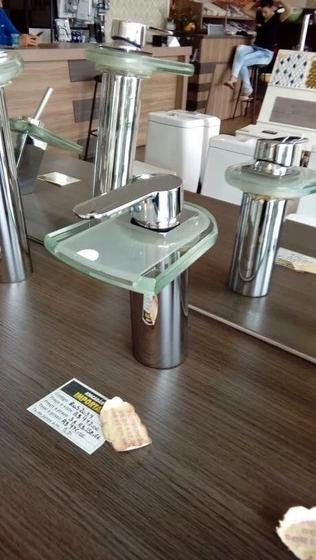 Imagem de Torneira Monocomando Bica Baixa com LED
