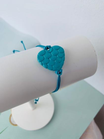 Imagem de Tornozeleiras Pulseiras de macramê colorido com Coração trabalhado