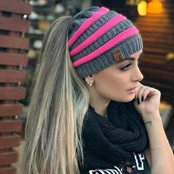 Imagem de Touca Gorro Com Furo Para Cabelo Preso - Cinza Com Rosa