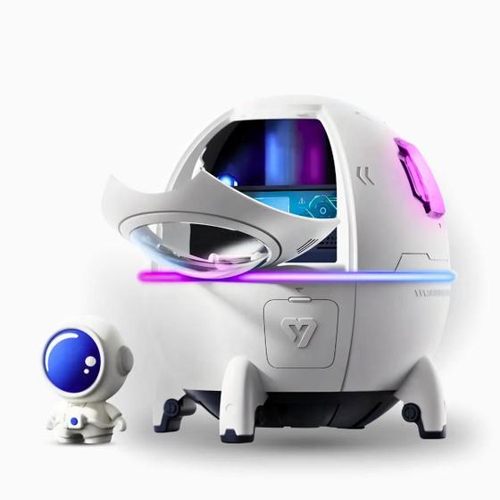 Imagem de Umidificador Espacial com Astronauta  Funcionalidade e Estilo em um Design Futurista