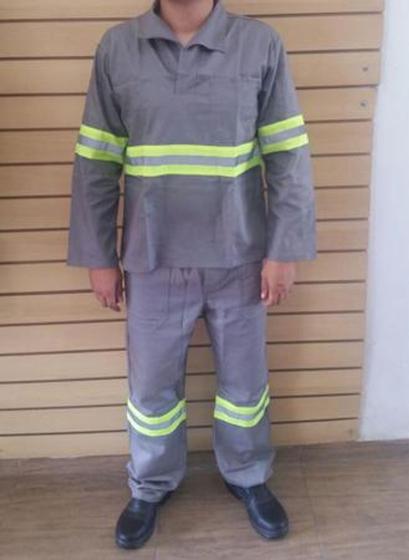 Imagem de Uniforme de brim com faixa refletiva calça e camisa manga longa construção civil indústria rodovias