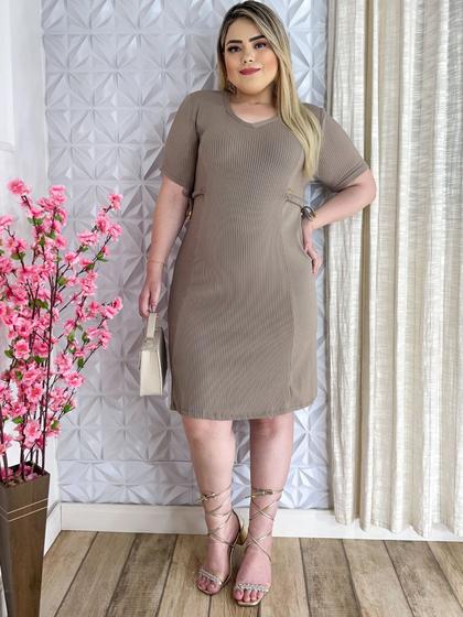 Imagem de Vestido Curto Plus Size manga curta com ajuste lateral tecido malha canelada decote V