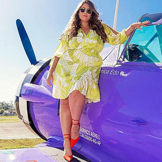 Imagem de Vestido Estampado Curto Plus Size Com Fendas Nas Mangas verde