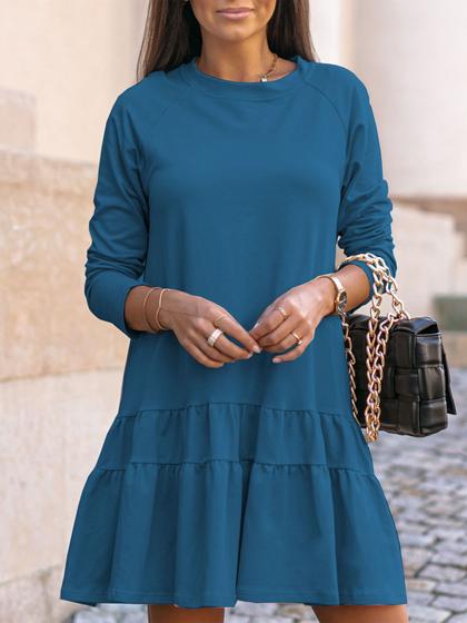 Imagem de Vestido feminino de inverno azul com gola redonda e babados