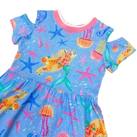 Imagem de vestido infantil fundo do mar azul com variedades de tamanhos