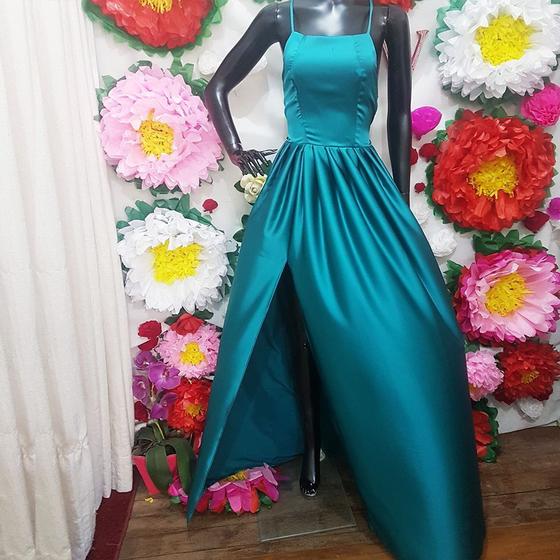 Vestido Longo Com Fenda cruzado nas costas - Esmeralda é boa?