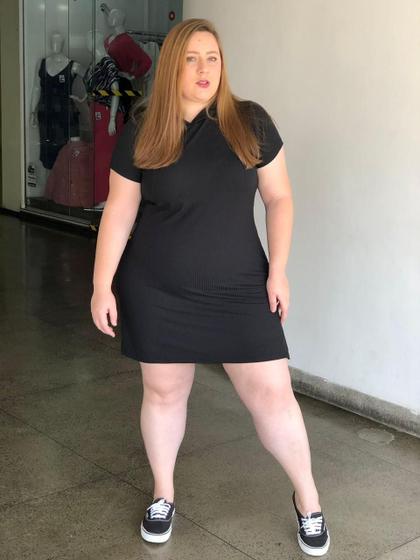 Imagem de Vestido plus size canelado com capuz