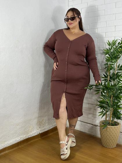 Imagem de Vestido Plus Size Midi Manga Longa Tubinho de Botão Elegante