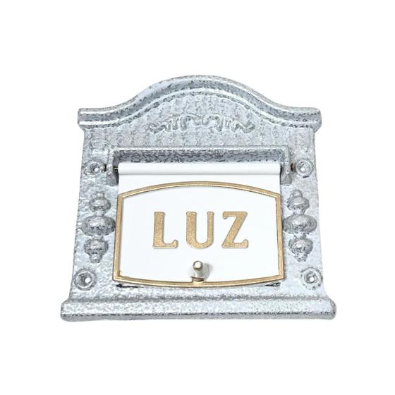 Imagem de Visor LUZ para Muros e Portões Alumínio Fundido modelo Clássico Branco Texturizado com Letras Douradas