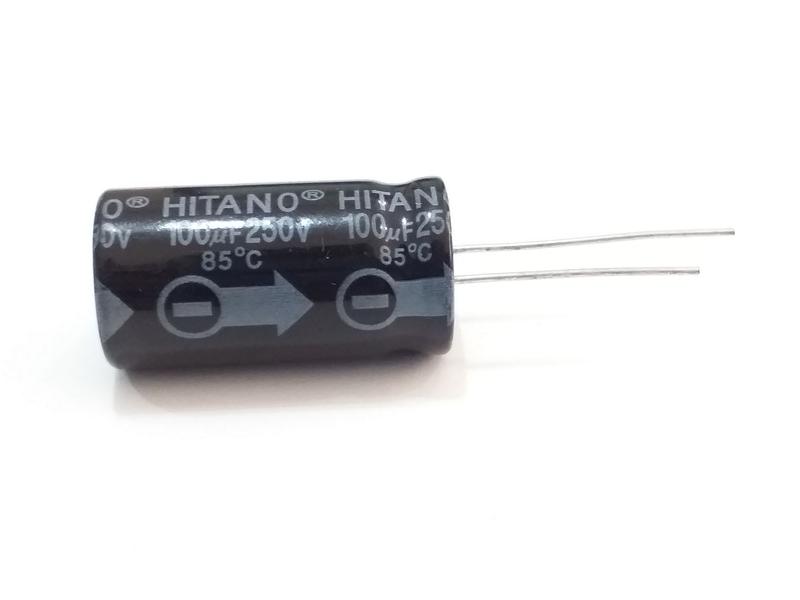 1 Capacitor Eletrolítico 100uf 250v 105º Hitano Imagem de 1 Capacitor Eletrolítico 100uf 250v 105º Hitano
