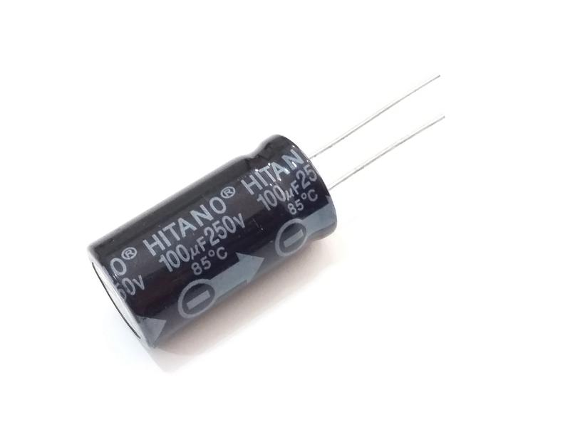 1 Capacitor Eletrolítico 100uf 250v 105º Hitano Imagem de 1 Capacitor Eletrolítico 100uf 250v 105º Hitano