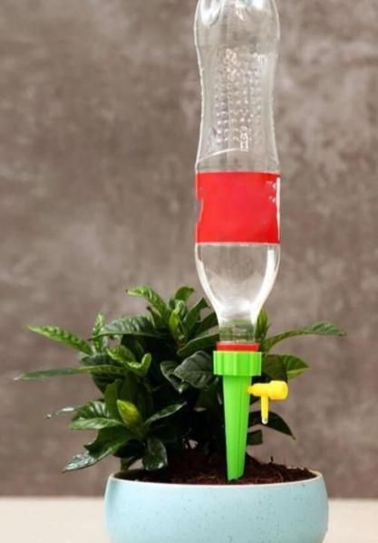 1 Gotejador Irrigador Para Acoplar Em Garrafa Pet ul/Verde - Snsimports Imagem de 1 Gotejador Irrigador Para Acoplar Em Garrafa Pet ul/Verde
