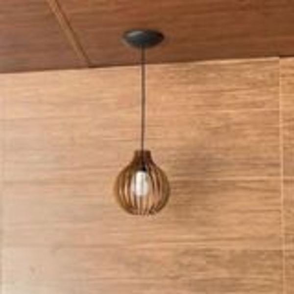 Imagem de 1 Lustre Pendente de Teto em MDF Coquinho para área gourmet, varanda, sala e cozinha