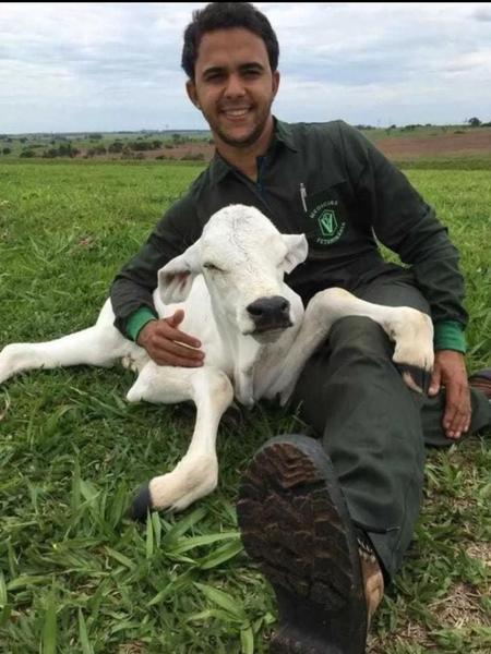 Imagem de 1 Macacão Veterinário Vestmedic Unissex Verde Escuro Manga Curta tecido Brim Leve 100% algodão C/B