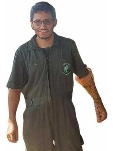 1 Macacão Veterinário Vestmedic Unissex Verde Escuro Manga Curta tecido Brim Leve 100% algodão C/B - Vestmedic e-commerce Semeab Imagem de 1 Macacão Veterinário Vestmedic Unissex Verde Escuro Manga Curta tecido Brim Leve 100% algodão C/B