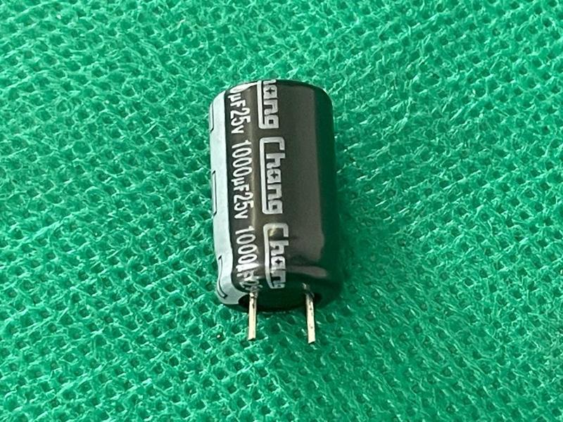 Imagem de 10000x Capacitor Eletrolitico 1000uf/25v 105 10x17mm Chang