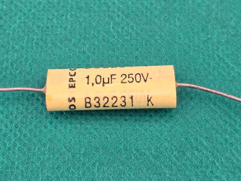 Imagem de 100x Capacitor Poliester 1uf/250v 10% Axial B32231 Epcos