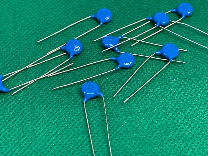 10x Capacitor Ceramico 22pf/6kv 22j 6kv Epox Imagem de 10x Capacitor Ceramico 22pf/6kv 22j 6kv Epox
