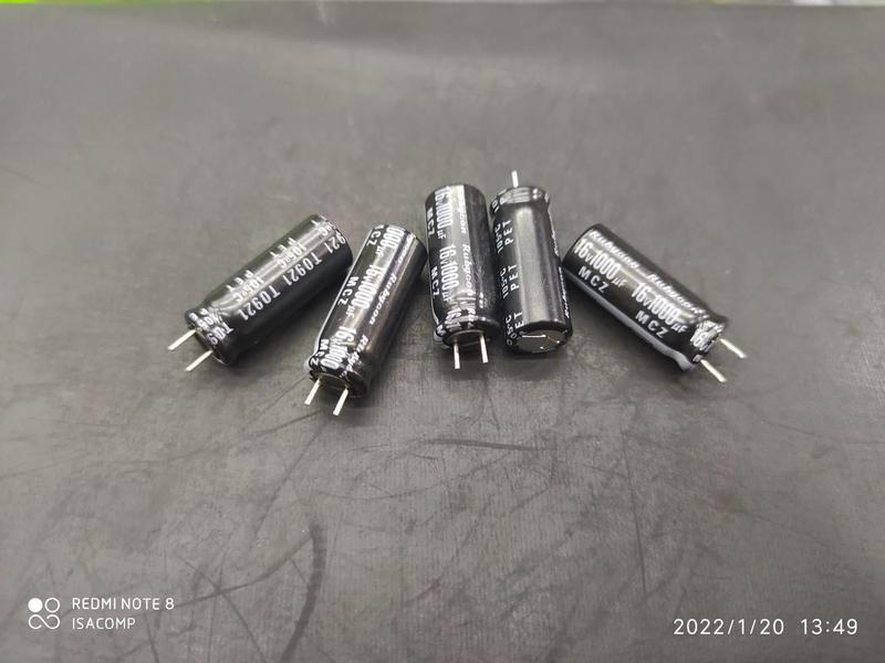 Imagem de 10x Capacitor Eletrolitico 1000uf/16v 105º 8x20mm Rubycon