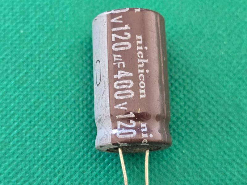 10x Capacitor Eletrolitico 120uf/400v 105 18x33mm Nichicon Imagem de 10x Capacitor Eletrolitico 120uf/400v 105 18x33mm Nichicon