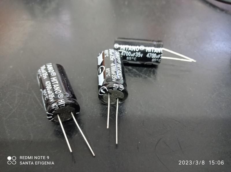 10x Capacitor Eletrolitico 4700uf/35v 85º 18x36mm Hitano Imagem de 10x Capacitor Eletrolitico 4700uf/35v 85º 18x36mm Hitano
