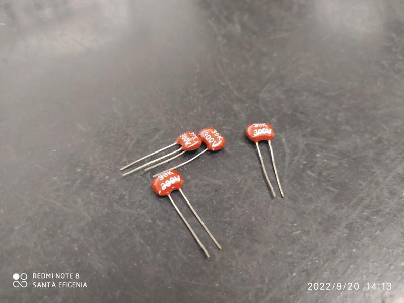 Imagem de 10x Capacitor Mica Prata 39pf/300v 10% Icl