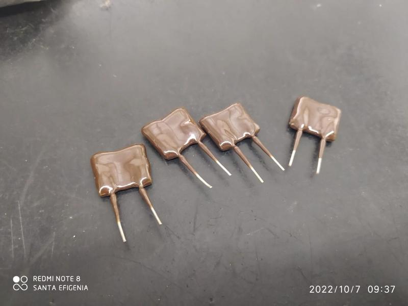 Imagem de 1x Capacitor Mica Prata 2,2nf/500v = 2k2/500v 5% S/Marcação