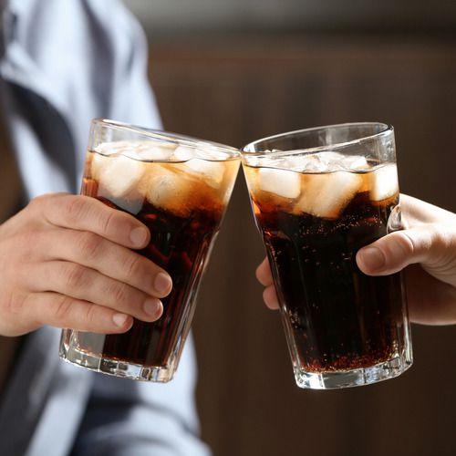 2 Rerigererantes Importado Coca Cola Cherry & Vanilla 330ml Imagem de 2 Rerigererantes Importado Coca Cola Cherry & Vanilla 330ml
