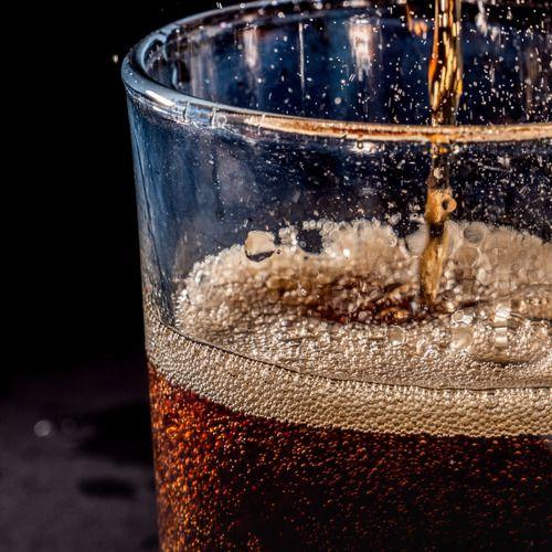 2 Rerigererantes Importado Coca Cola Cherry & Vanilla 330ml Imagem de 2 Rerigererantes Importado Coca Cola Cherry & Vanilla 330ml