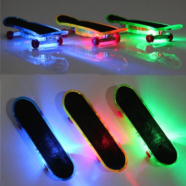 Imagem de 2 Skates De Dedo Luz Led Brinquedo Mini Skate Dedo Fingerboard Com Acessórios E Luzes Neon