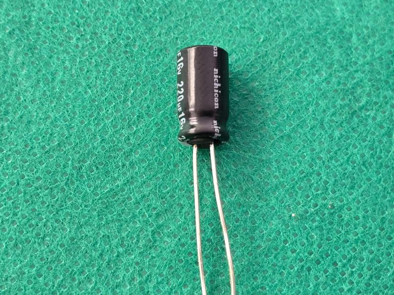 Imagem de 200x Capacitor Eletrolitico 220uf/16v 85º 6,3x12mm Nichicon