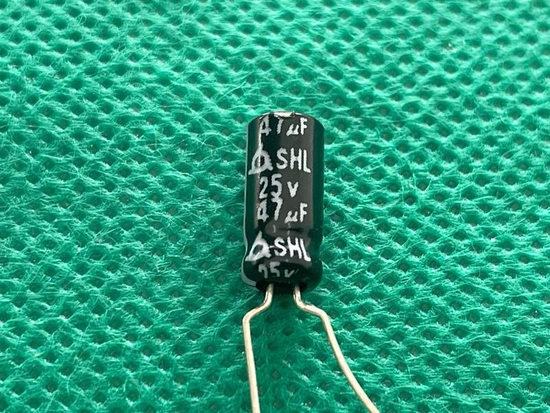 Imagem de 2x Capacitor Eletrolitico 47uf/25v 5x11mm Samyoung